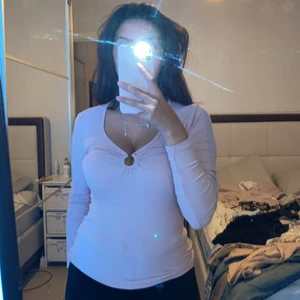 Bubbelroom - Lila beige tröja, v ringad skit snygg, i storlek Xs men passar S