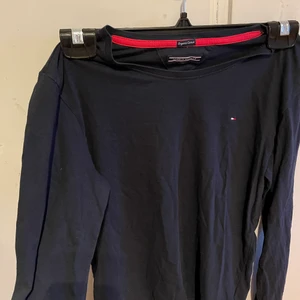 tommy   - sitter som S/M 100kr med frakt 