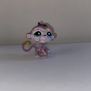 Little Pet shop - Säljer mina gamla Pet shops. De har gått upp i värde eftersom att de inte går att få tag på längre. Men jag har valt att sälja dessa för 15 kr st. Hör av dig privat om du är intresserad 💕 Köparen står för frakten, den blir olika beroende på hur många du köper🤩