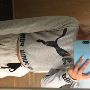 Tröja puma  - Säljer denna träningströja från Puma. Kommer aldrig till användning och är i väldigt bra skick.
