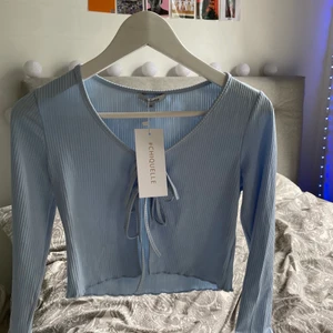 chiquelle topp - Knyt- topp från chiquelle. Helt oanvänd, endast testad. Superfin och i skönt material, storlek xs. Nypris 349. Mitt pris 150 +frakt 🦋