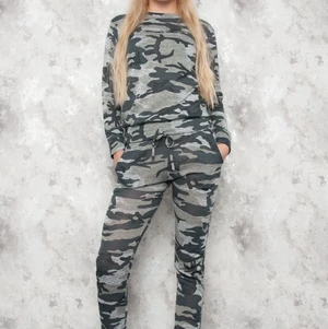 Camouflage set - Ett set i camouflage i okej skick, den är lite nopprig men går absolut att använda