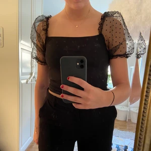 tröja - Svart tröja med puffärmar ifrån new yorker i storlek M. Aldrig använd. 