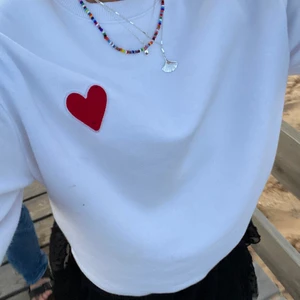 Red heart sweatshirt  - ”Red heart sweatshirt” stl s, 225 sek! Köp via instagram ( ByMenton ) eller DMa oss! ❤️