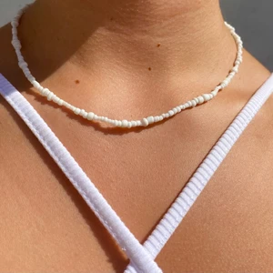 Pärlhalsband - Jag och min syster gör egna armband, halsband och smycken tillsammans💙💙 här hittar ni exempel men om ni har önskemål så är det bara att höra av sig🤍🤍🤍🤍 halsbanden kostar runt 50-80kr