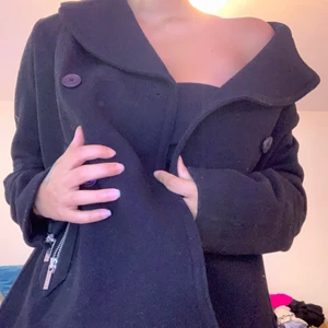 Svart kavaj från Tommy Hilfiger - Jätte fin kavaj från Tommy Hilfiger som inte kommer längre kommer till användning 