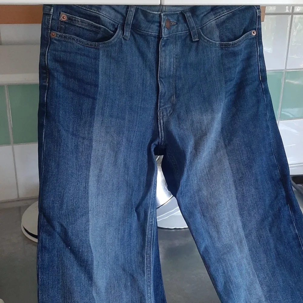  från Lindex. Nyskick!  Storlek Eur 38/ UK 12 . Inte kommit till användning så därför de säljs. Jeans & Byxor.