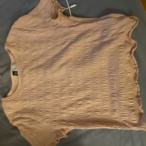 Somrig topp  - Använd fåtal gånger, bra skick. Strl. S