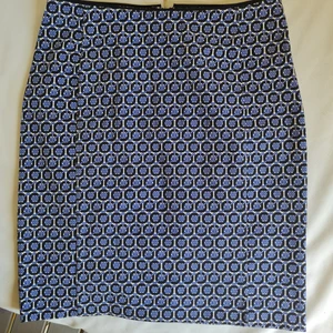 Kaxig pennkjol - Snygg och kaxig pennkjol från H&M. Väldigt bra skick!! Storlek: Eur 38 (typ S-M)                                    OBS! Retur accepteras inte