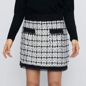 söker denna kjol från zara!🥰 hmu ifall du har en och skulle kunna sälja, betalar bra☺️💓