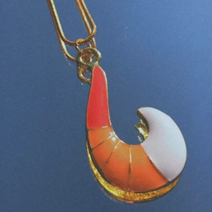 Miraculous halsband  - Rena Rouge halsband/miraculous :) 20kr + 12kr frakt = 32kr totalt :))