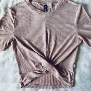 Gammal rosa topp stl XS - Knappt använd stretch tyg kropp topp stl xs 