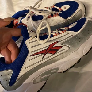 Balla skor - Säljer dessa skor från Reebok då de aldrig direkt kommit till användning. Använda fåtal gånger, supersköna o fett snygga. Hör av er vi intresse eller frågor 🙌🏻💕