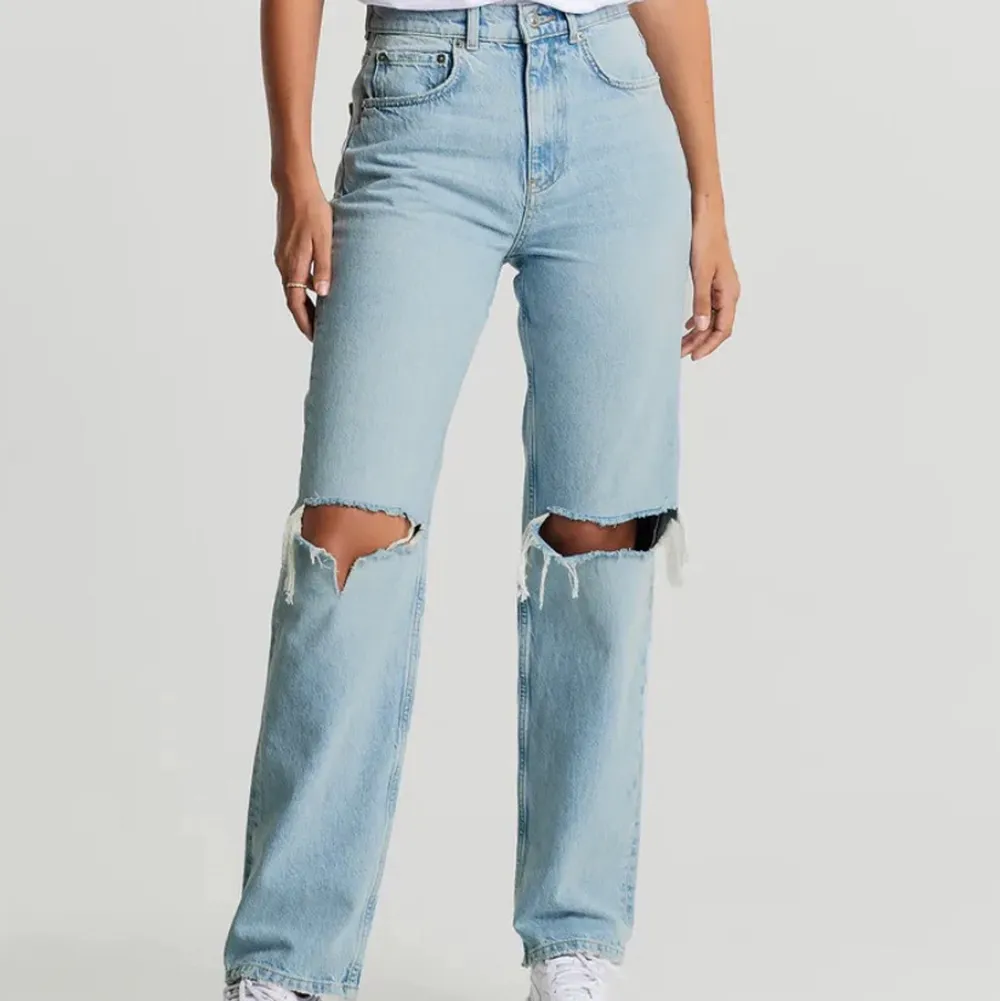 Säljer mina Jeans från Gina Tricot pga använder dom inte speciellt mycket! Dom är i storlek 32! Köptes för 499 och säljer dom för 200 + frakt. Jeans & Byxor.