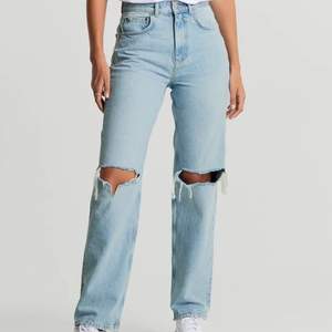 Säljer mina Jeans från Gina Tricot pga använder dom inte speciellt mycket! Dom är i storlek 32! Köptes för 499 och säljer dom för 200 + frakt