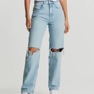 Jeans - Säljer mina Jeans från Gina Tricot pga använder dom inte speciellt mycket! Dom är i storlek 32! Köptes för 499 och säljer dom för 200 + frakt
