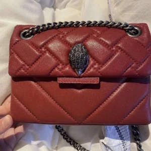 Väska  - Säljer min kurt geiger väska då jag inte får användning av den längre💞