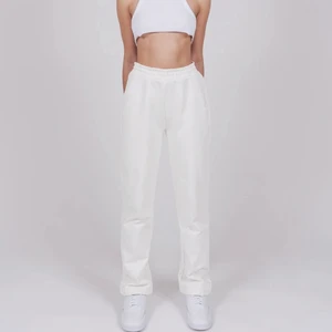 A-DSGN Straight Sweatpants - Säljer mina supersnygga sweatpants från a-dsgn. Knappt använda och därav nyskick⭐️ helt slutsålda på hemsidan 💕💕 skriv vid intresse 