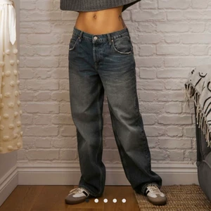 Jeans - Jättefina jeans från UO! Men tog nt rätt storlek och kan ej lämna tillbaka! 💕 frakt tillkommer på 66kr spårbart 👍 intresserad? Kontakta 0760149055💕                                       Rekommenderar för de som är 162 eller kortare🙌