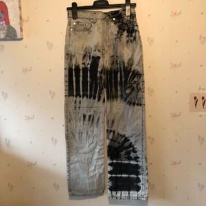 Rowe tiedye jeans - Skitsnygga weekday rowe tiedye jeans! I nyskick!