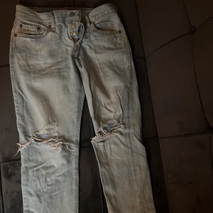 Levis Jeans - Levis jeans i storlek 26