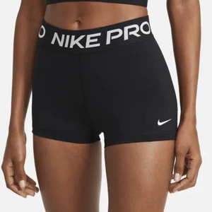 Nike PRO shorts - Korta träningstights från Nike, storlek s