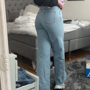 jättefina blåa jeans från NAKD, storlek 38. De passar mig bra i längden som är 175 cm