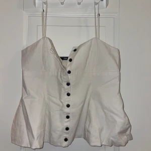 Topp - Finn topp som knappt har kommit till användning då den är för liten! Endast använd 1 gång 