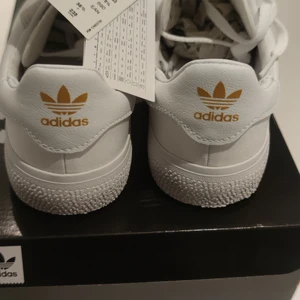 Adidas originals 38 2/3 - Helt nya och oanvända!