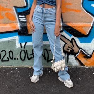 Jeans - Jeans från madlady fin färg o storlek 34 men sitter super som 36. Knappt använda (köpta i sommras)  säljer pga att de ej används🥰 skriv vid intresse (pris kan diskuteras)