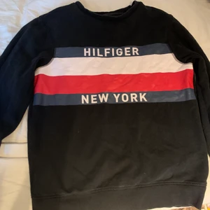 Tommy Hilifiger Sweatshirt - Sälj pga för lite. Cond 8-9/10 😀