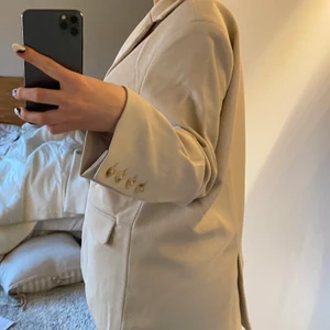 Oversize kavaj - Helt ny kavaj från NA-KD i twill. Prislappar kvar! Nypris 799💓