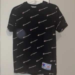 Champion T-shirt, st XS - Super fin men kommer ej till användning.