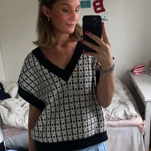 Mönstrad väst  - Endast använd några fåtal gånger, mycket bra skick