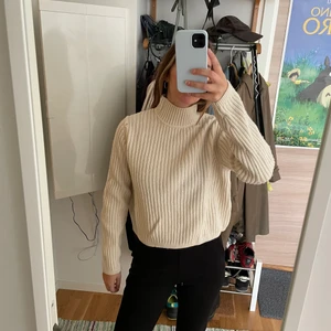 & Other Stories white knit. Size S - & Other Stories white knit top. Size S. Small hole in left sleeve. In good condition