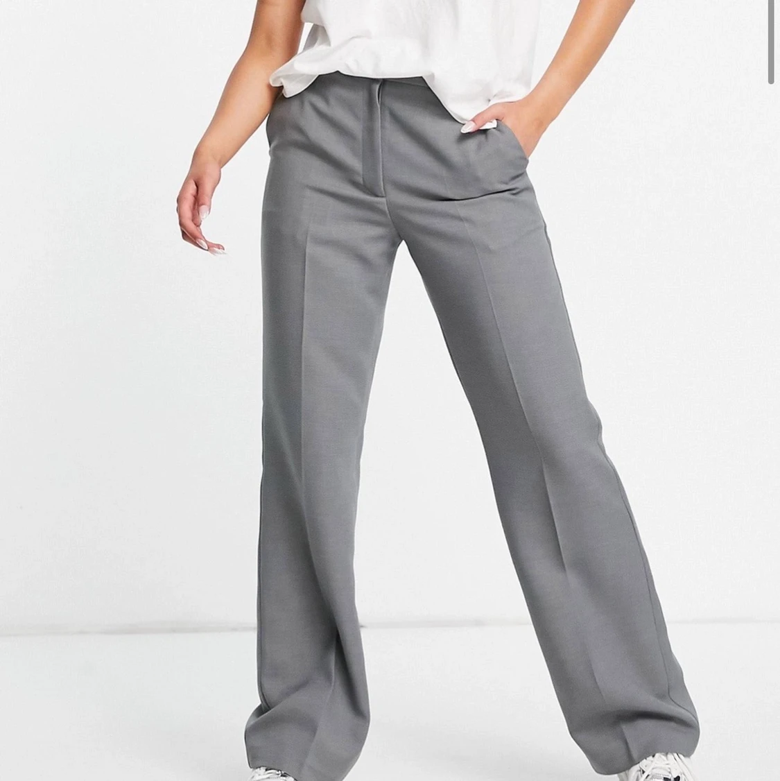 Gråa kostymbyxor - 91