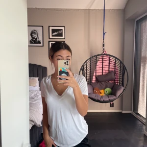 Vit Zara t-shirt - Jättefin t-shirt från Zara i ett jättebra skick