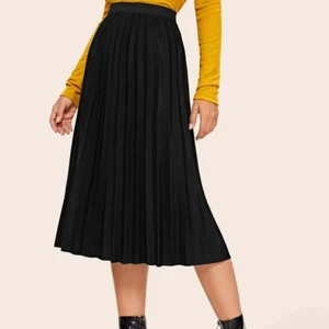 Kjol - Kjol från shein skimrar mer i verkligheten än på bild🌸