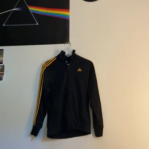 Najs Adidas zipup - Använd en gång😘👌
