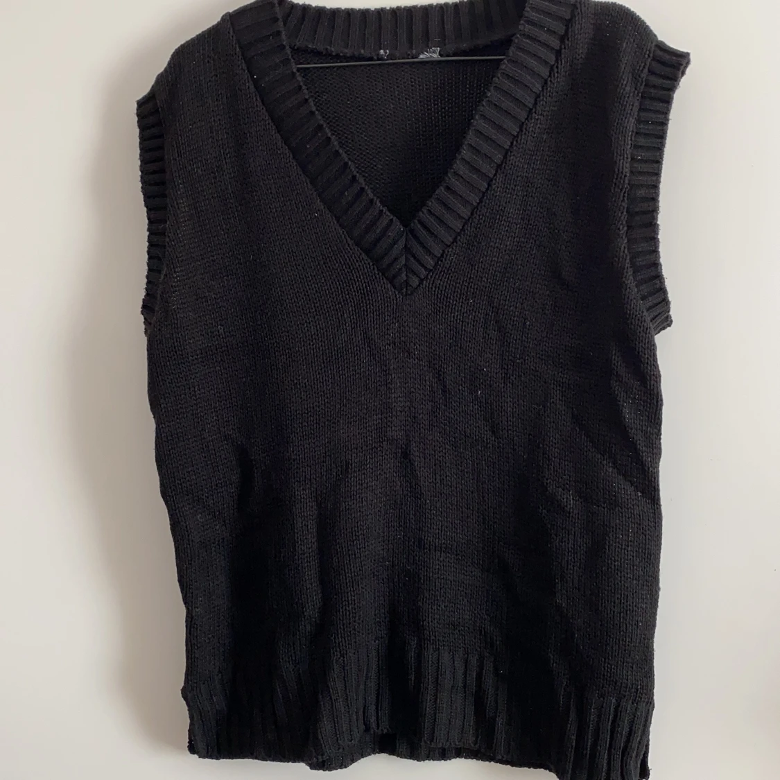 Trendig svart väst  - 90