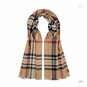 Säljer min scarf från Lindex!!!! Nyskick