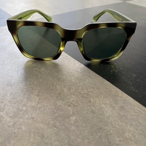 Solglasögon  - Köpta på junkyard. Endast provade 