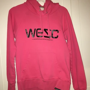 Wesc hoodie - Nyskick fin rosa wesc hoodie, storlek m 