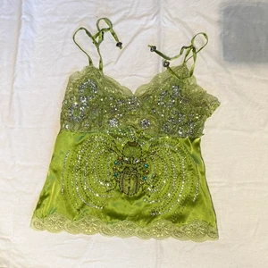 Grön fjäril topp silk - Skit fin silken-liknande blus/topp med fina stenar och pärlor, går att dra upp om sidan 😼