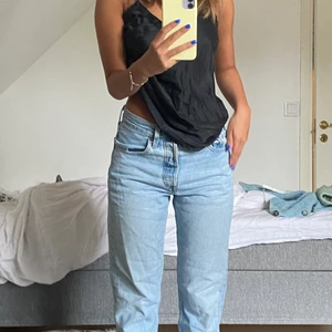 Jeans - As snygga Levis jeans som tyvärr int kommer t nån användning. Köpta på Åhléns o Andvänd ca 3ggr så är som nya! Skriv för mer bilder.