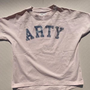 Zadig & Voltaire t-shirt  - Jätte skön t-shirt från Zadig & Voltaire i bomull. Aldrig använd. Puderrosa med Silvrigt tryck❤️