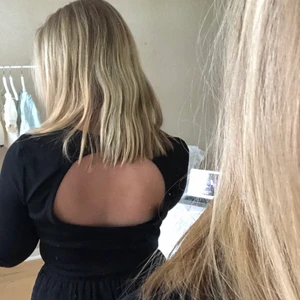 Tröja med öppen rygg  - Säljer denna super snygga topp med öppet i ryggen, köpt på Gina Tricot. Storlek M. Frakt 66kr🤎🤍