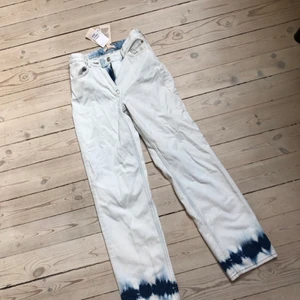Jeans - Balla jeans i storlek 36 från h&m som jag tyvörr aldrig fått tillfälle att använda!