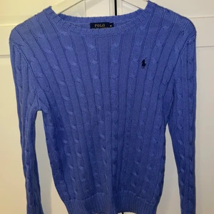 Blå Ralph Lauren tröja - Säljer denna knappt använda Ralph Lauren tröjan❣️ köparen står för frakt🤗