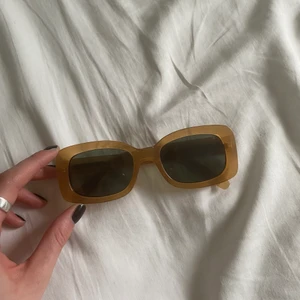 Solglasögon  - Solglajjor i asball brun färg, säljer då jag har flera liknande. 🤎💣